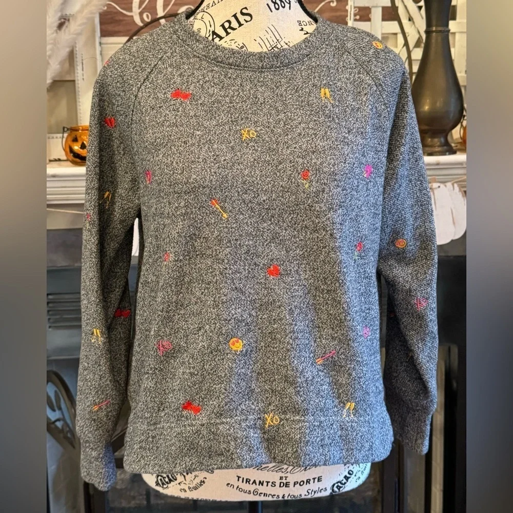 Lou Grey Loft Heart Embroidered Emoji Sweatshirt Women’s Small Gray Preppy Cozy - Picture 3 of 10